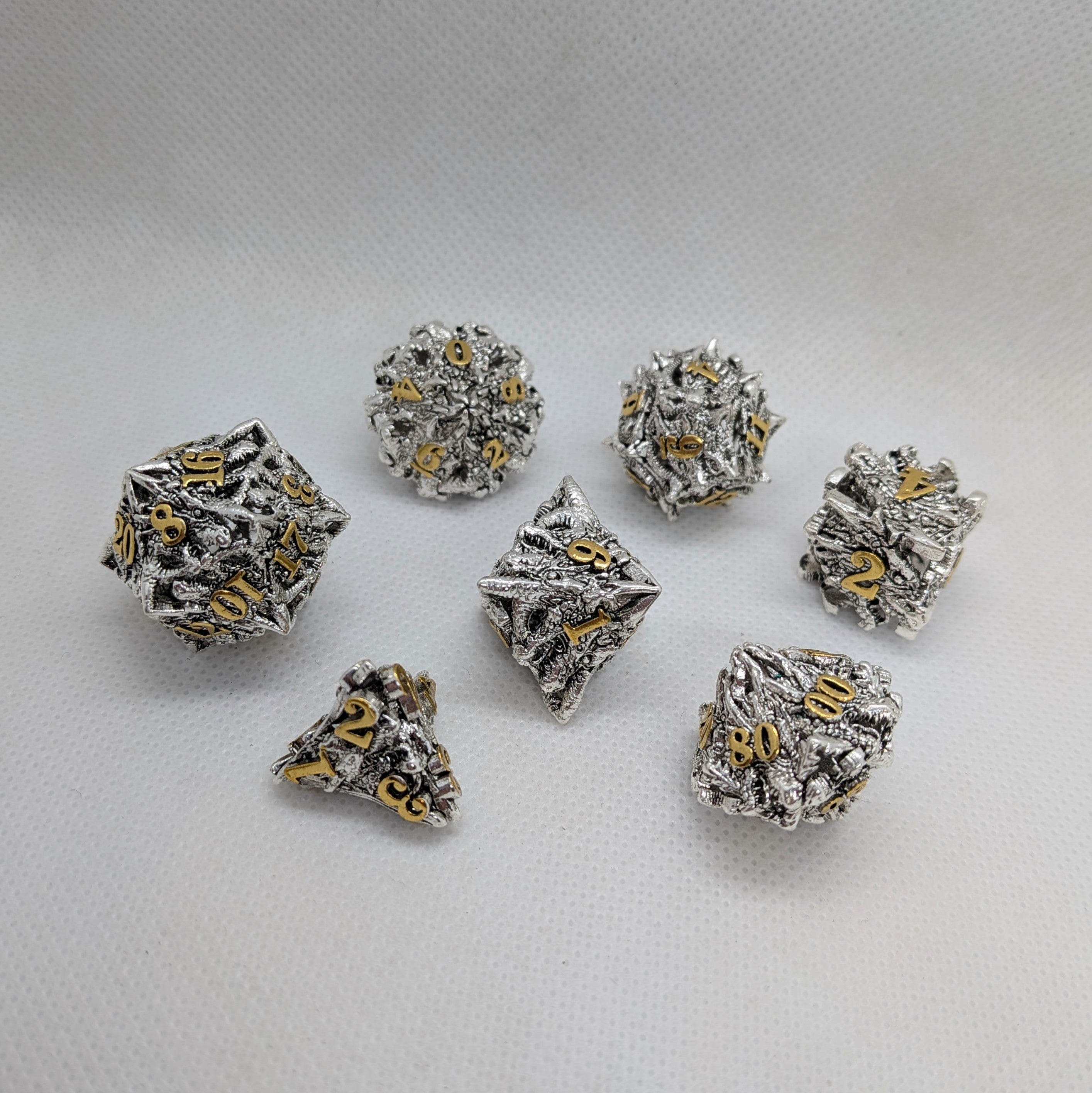Hollow Metal Dice: Dragon Head