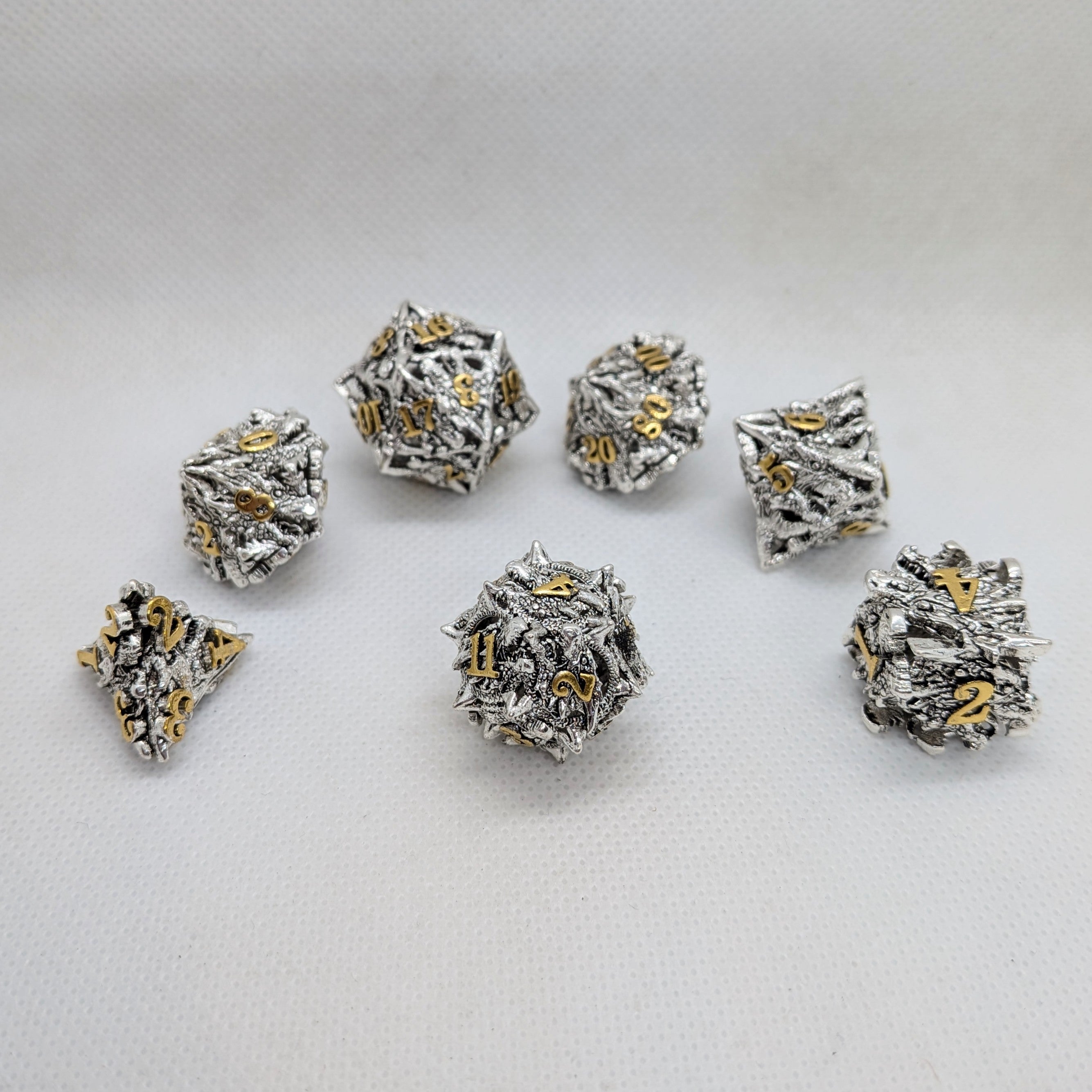 Hollow Metal Dice: Dragon Head