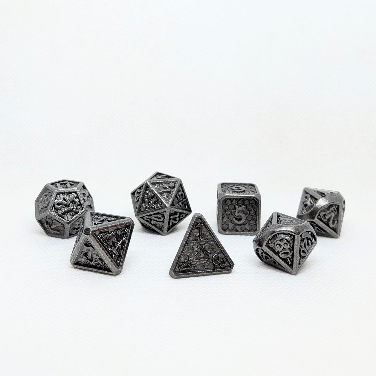 Dés en métal : Écaille de dragon argentée