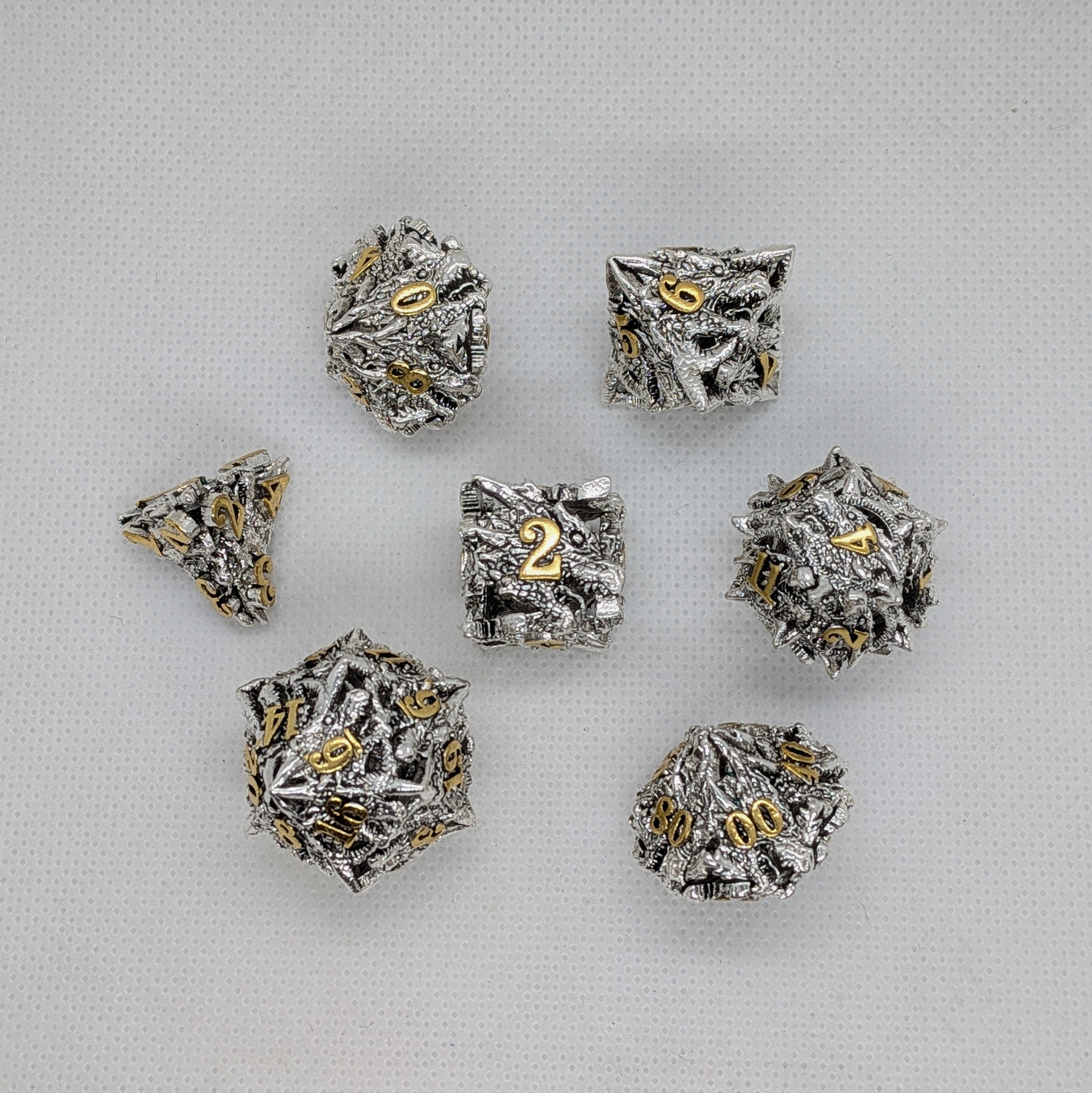 Hollow Metal Dice: Dragon Head
