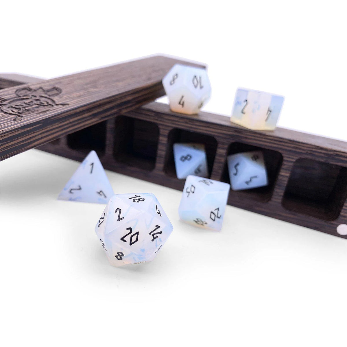 Dés Gemme Norse Foundry : Opalite - Police Noire Set de 7 dés pour JDR